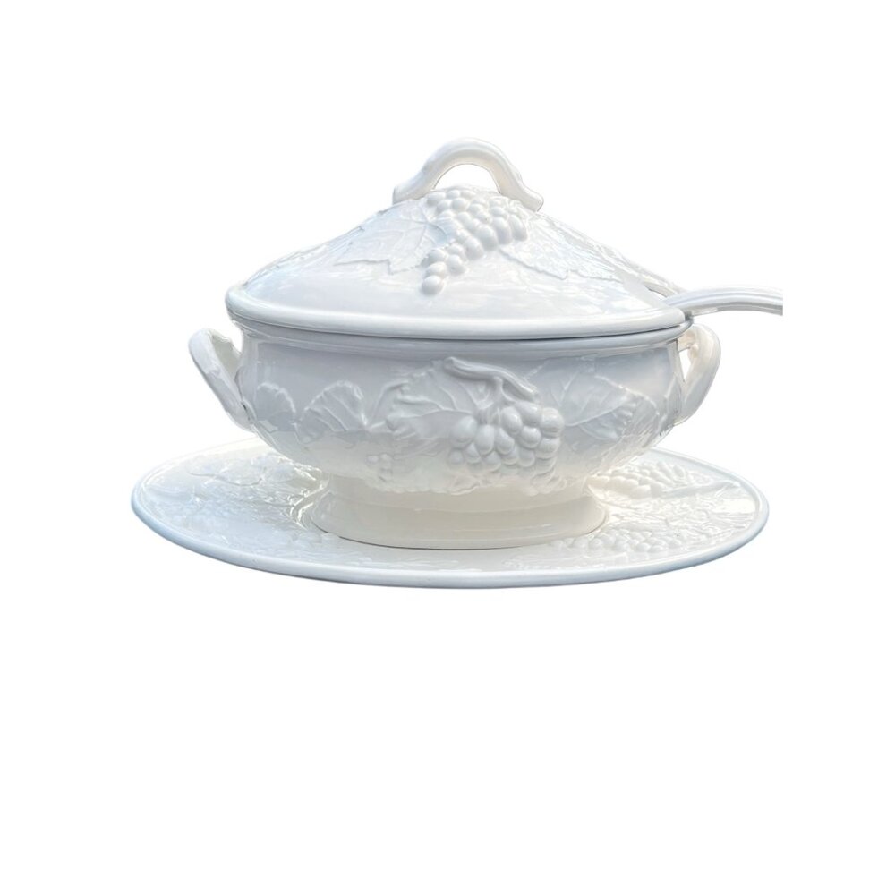 Elios of Italy White Embossed Grape Pattern Ceramic Soup Tureen With Lid & Plate - Picture 3 of 9